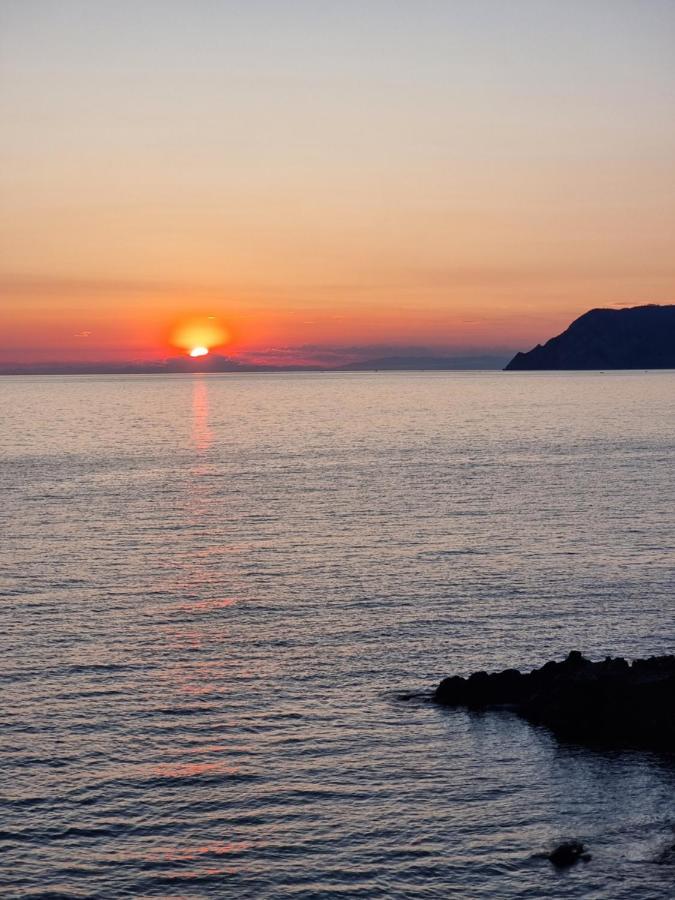 Ca De La Sunta Apartment Riomaggiore Bagian luar foto